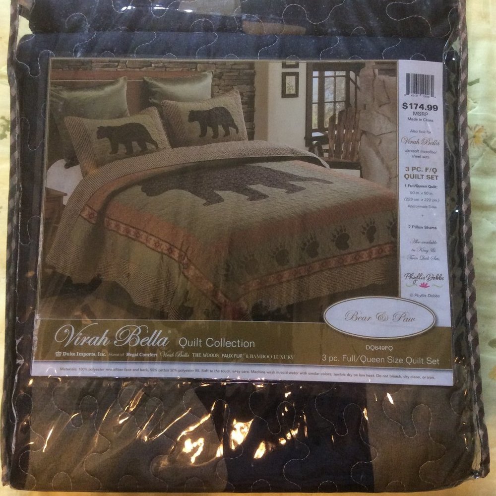 Bear-themed bed ensemble